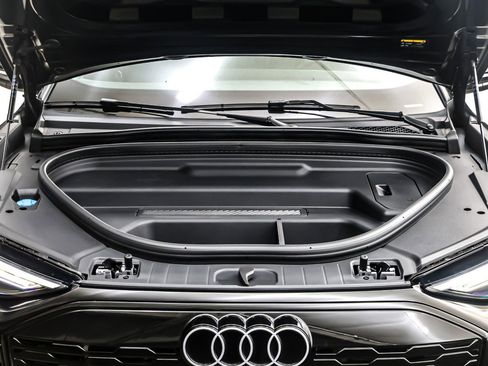 Used 2025 Audi Q6 e-tron Premium image 12