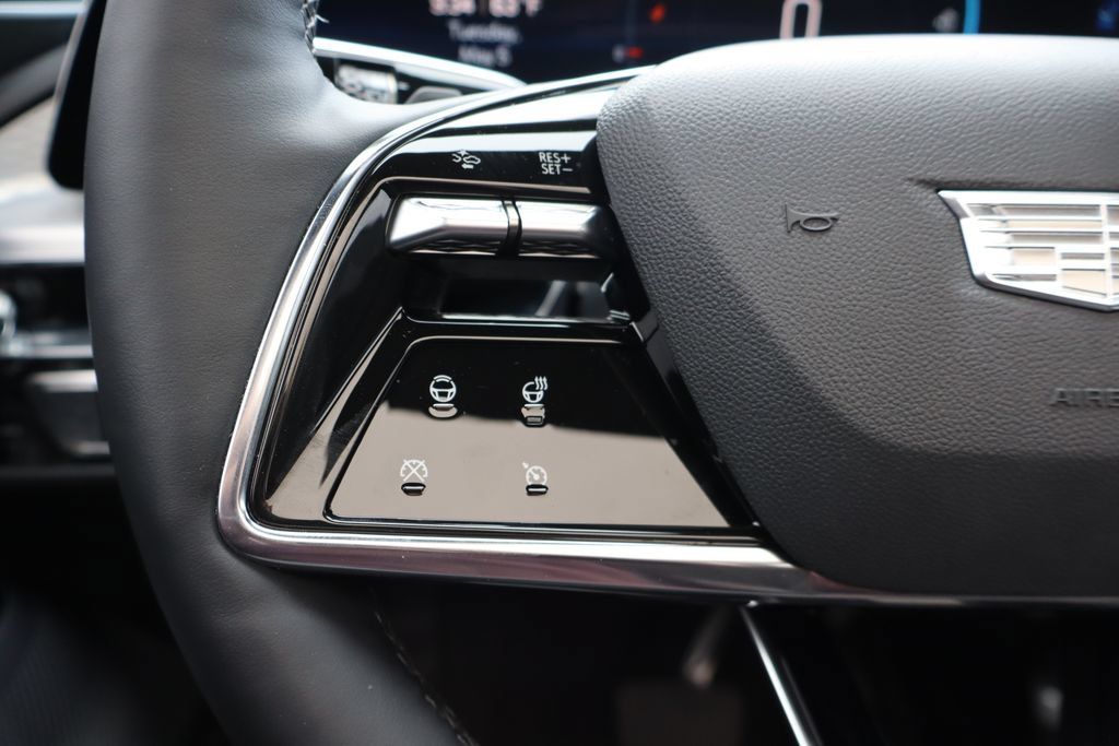 Used 2024 Cadillac Lyriq Sport RWD image 7