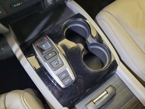 Used 2016 Honda Pilot Touring image 26