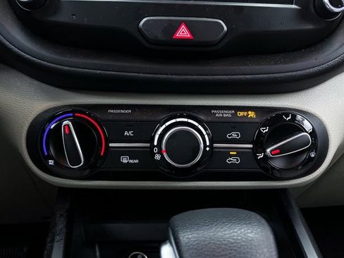 Certified 2023 Kia Soul LX image 15