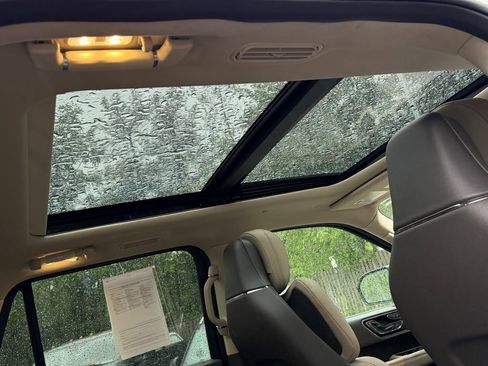 Certified 2024 Lincoln Navigator Reserve AWD/4WD image 13