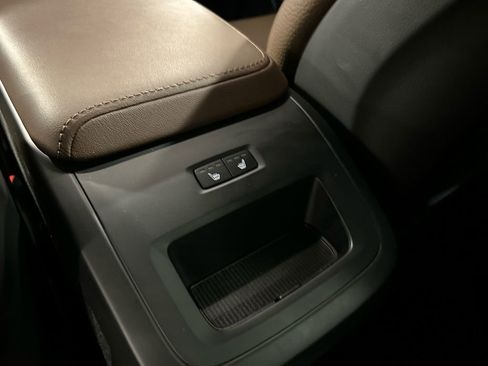 Used 2025 Volvo XC60 B5 Plus image 23