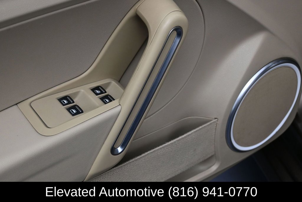 Used 2015 Volkswagen Beetle TDI FWD image 18