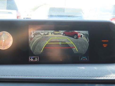 Used 2019 Lexus UX 200 image 31