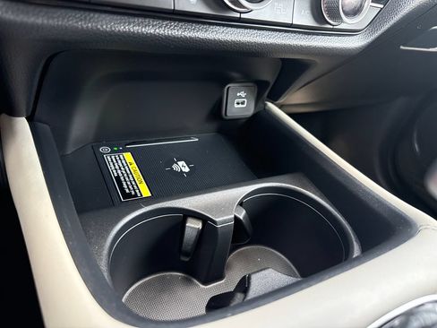 Certified 2025 Honda HR-V EX-L image 32