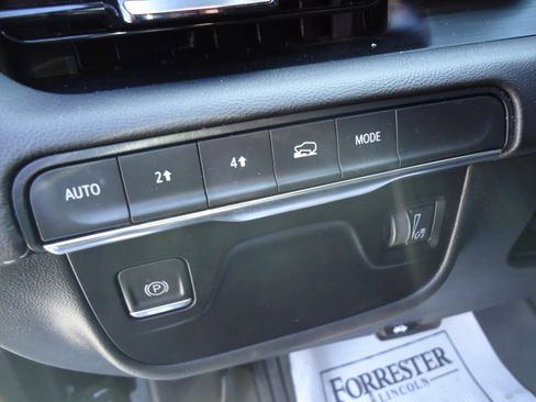 Used 2022 Cadillac Escalade ESV Luxury image 14