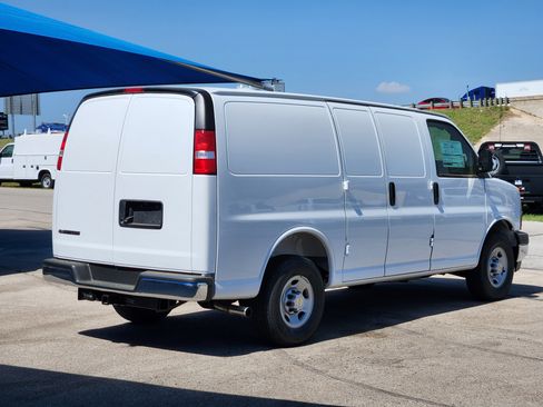 New 2026 Chevrolet Express 2500 w/ Driver Convenience Package image 4
