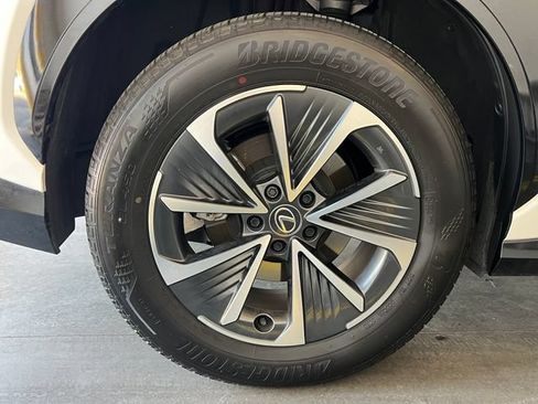 Used 2025 Lexus RZ 300e FWD image 11