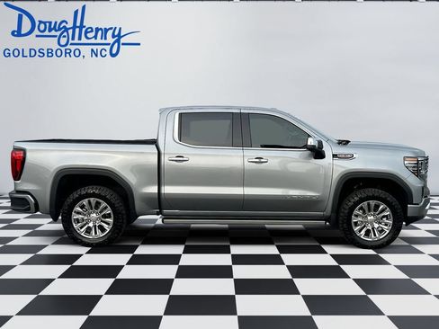 Used 2025 GMC Sierra 1500 Denali w/ Technology Package AWD/4WD image 6