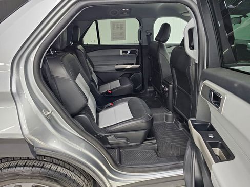Used 2023 Ford Explorer XLT w/ Equipment Group 202A AWD/4WD image 19