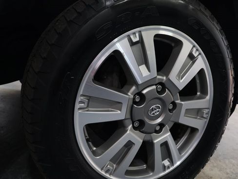 Used 2017 Toyota Tundra Platinum image 32