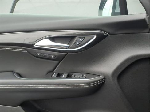 Used 2023 Buick Envision Essence image 21