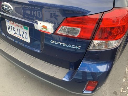 Used 2010 Subaru Outback 2.5i Premium AWD/4WD image 8