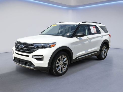 Used 2023 Ford Explorer XLT w/ Equipment Group 202A image 2