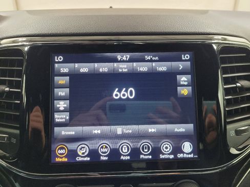 Used 2021 Jeep Grand Cherokee Limited AWD/4WD image 25