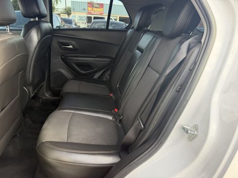 Used 2018 Chevrolet Trax LT w/ Redline Edition FWD image 9