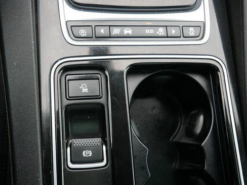 Used 2018 Jaguar F-PACE Premium image 26