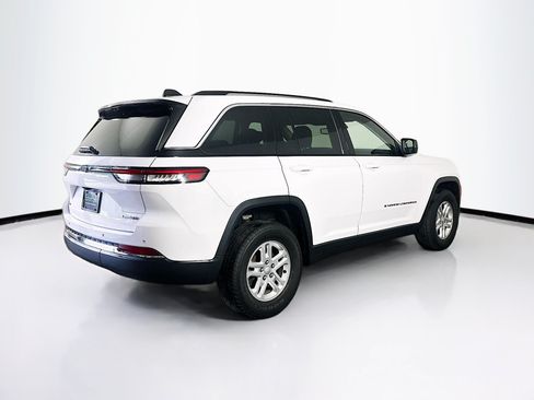Used 2023 Jeep Grand Cherokee Laredo AWD/4WD image 9