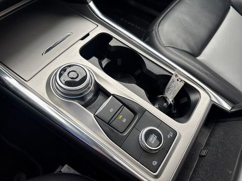 Used 2022 Ford Explorer XLT w/ Equipment Group 202A image 20