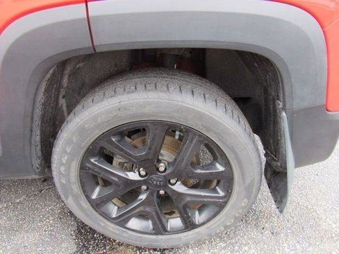 Used 2018 Jeep Renegade Altitude w/ UConnect 8.4 Nav Group image 10