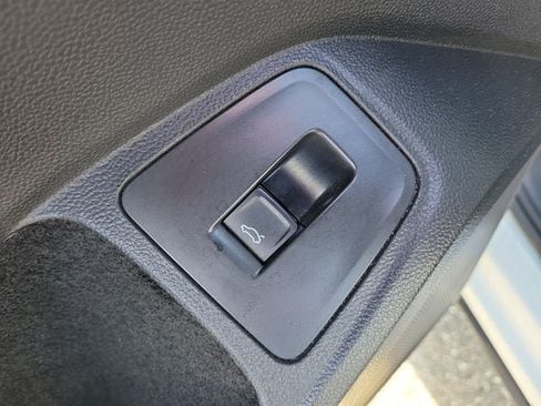 Used 2024 Volkswagen Tiguan SE FWD image 16
