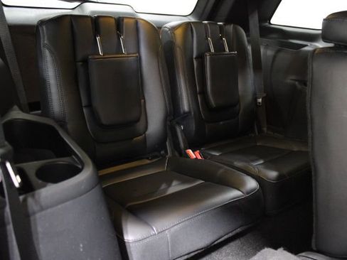Used 2017 Ford Explorer XLT w/ Equipment Group 202A AWD/4WD image 53