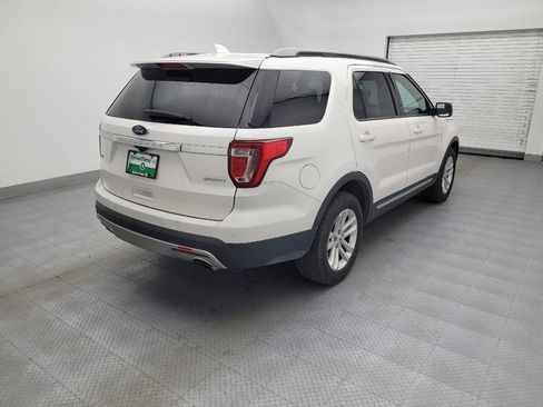 Used 2017 Ford Explorer XLT image 9