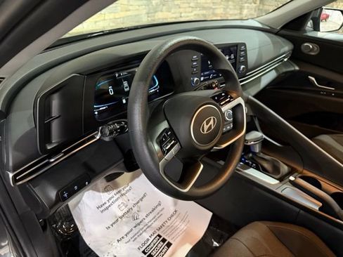 New 2025 Hyundai Elantra SE image 12