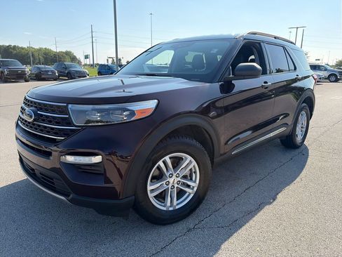 Used 2023 Ford Explorer XLT w/ Equipment Group 202A AWD/4WD image 3