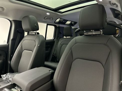 Used 2025 Land Rover Defender 110 S image 9