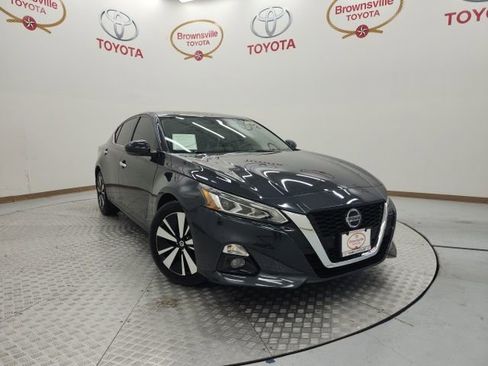 Used 2022 Nissan Altima 2.5 SL image 1
