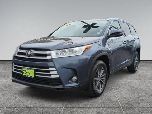 Used 2018 Toyota Highlander XLE AWD/4WD image 3
