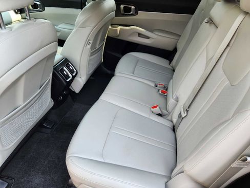 Used 2023 Kia Sorento S w/ Panoramic Sunroof Package image 10