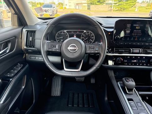Certified 2025 Nissan Pathfinder SL AWD/4WD image 13