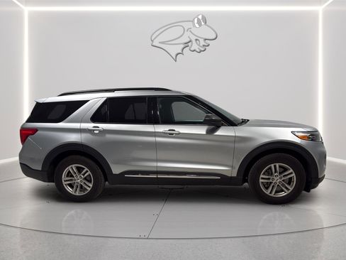 Used 2023 Ford Explorer XLT RWD image 7