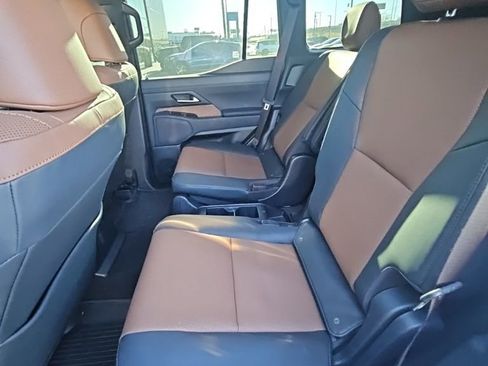 Used 2025 Lexus GX 550 image 12