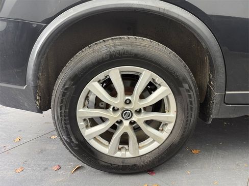 Used 2020 Nissan Rogue SV image 35