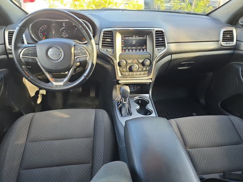 Used 2019 Jeep Grand Cherokee Laredo image 16