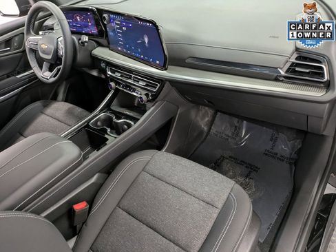 Used 2025 Chevrolet Traverse LT w/ Driver Confidence Package AWD/4WD image 30