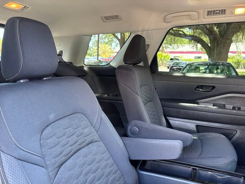 Used 2025 Nissan Pathfinder SV w/ SV Premium Package FWD image 24