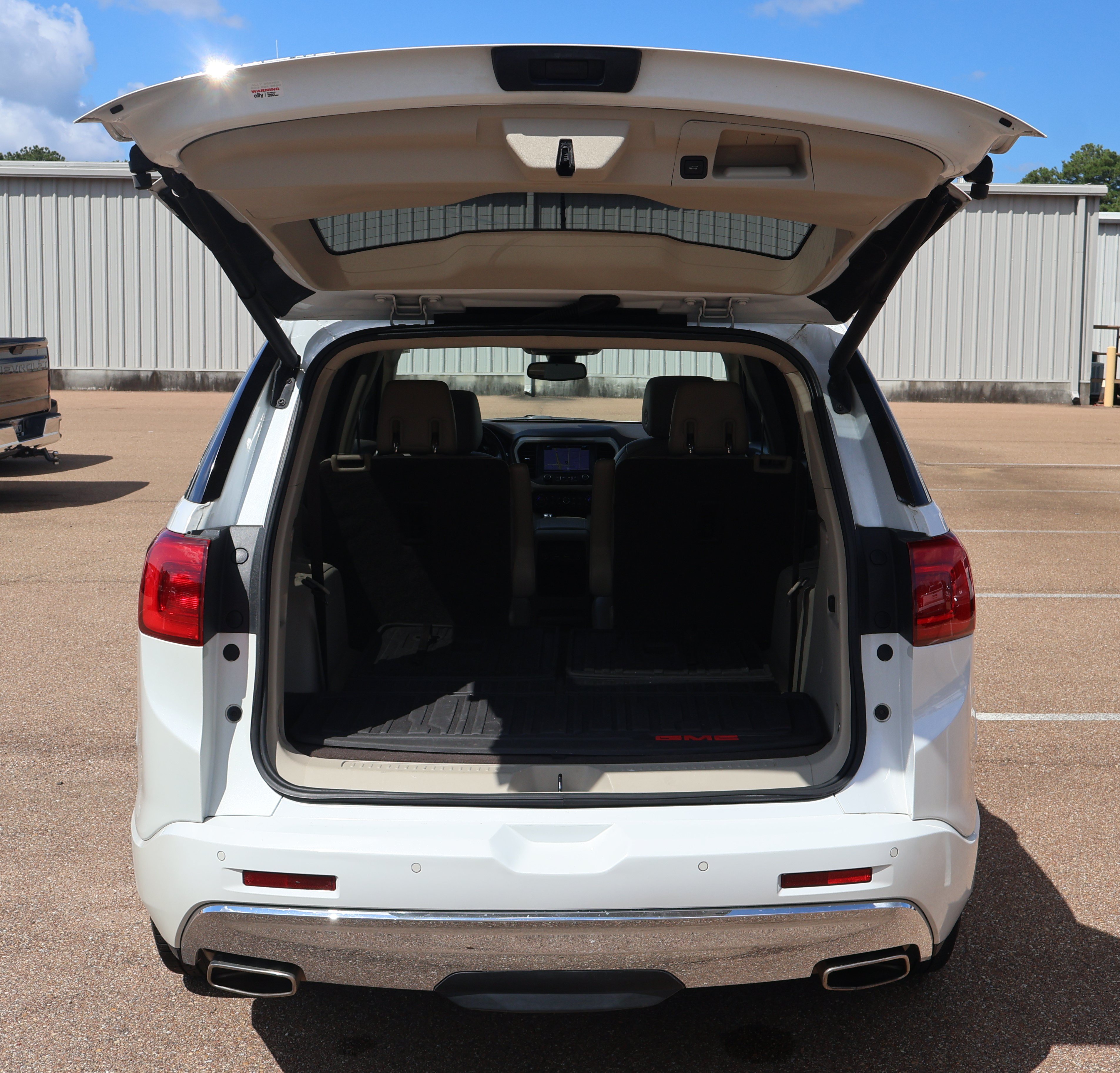 Used 2019 GMC Acadia Denali w/ Technology Package FWD image 19