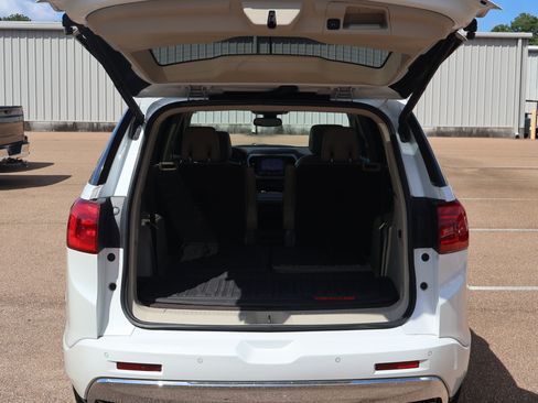 Used 2019 GMC Acadia Denali w/ Technology Package FWD image 19
