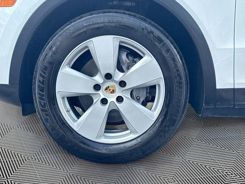 Used 2019 Porsche Cayenne Base image 32