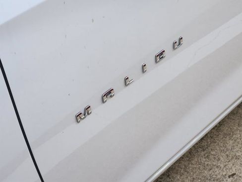 Used 2025 Chevrolet Malibu LT FWD image 17