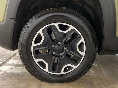 Used 2015 Jeep Renegade Trailhawk w/ Premium Leather Group image 26