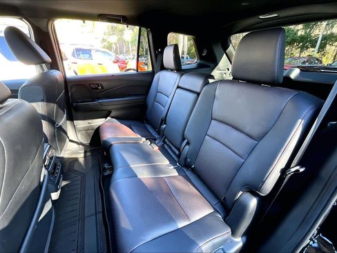 Used 2024 Honda Passport Black Edition image 19