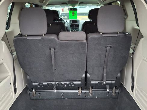 Used 2018 Dodge Grand Caravan SE FWD image 11