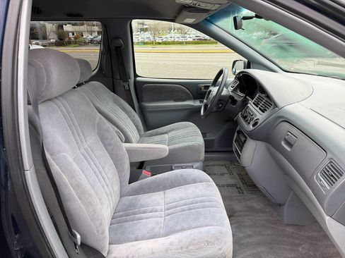 Used 2001 Toyota Sienna LE image 17