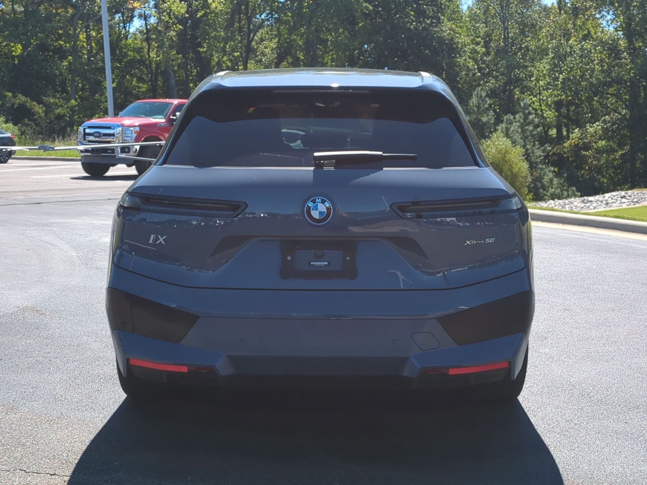Used 2022 BMW iX xDrive50 w/ Premium Package AWD/4WD image 9