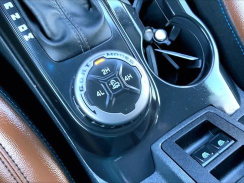 Used 2024 Ford Bronco Outer Banks image 29